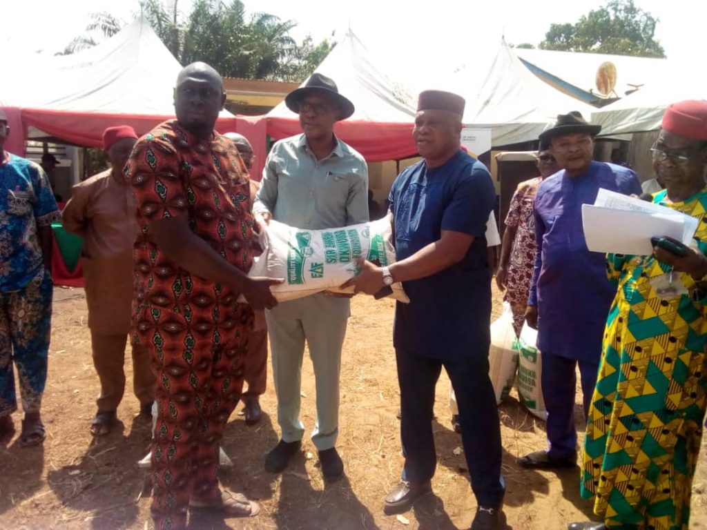 Christmas : Sir Emeka Okwuosa Foundation Distributes Over 7000 Bags Of Rice To Families In Oraifite Community, Environs