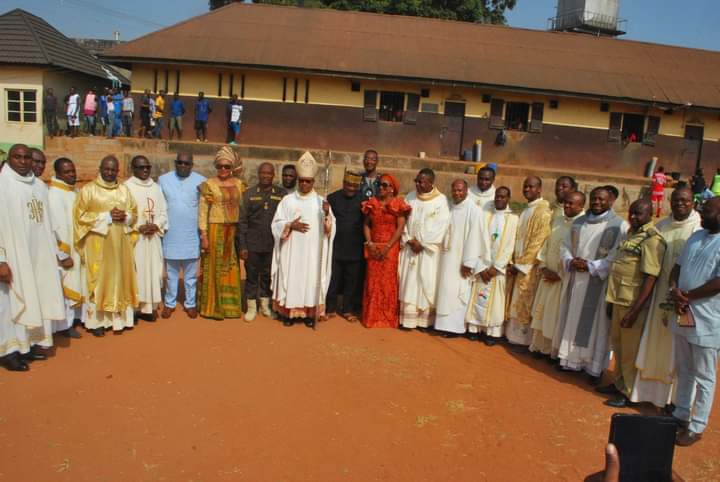 Archbishop Okeke Celebrates Christmas With Inmates Of Onitsha Correctional Centre, Asks FG To Approve  Skill Acquisition Centre