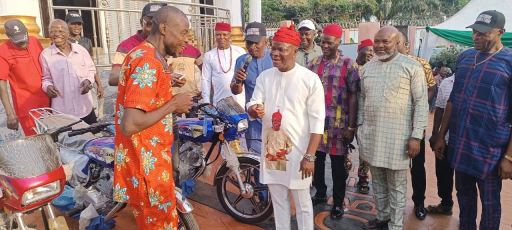 Ezeakunne Foundation Distributes 200  Bags Of Rice To Less Privileged Persons In Onneh Community Orumba South Council Area