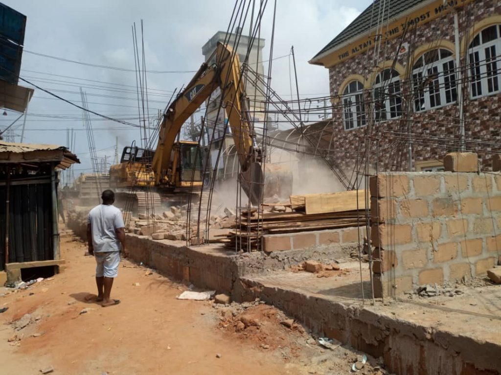 Anambra State Joint Taskforce  Demolishes  Illegal structure At Electrical Market Obosi