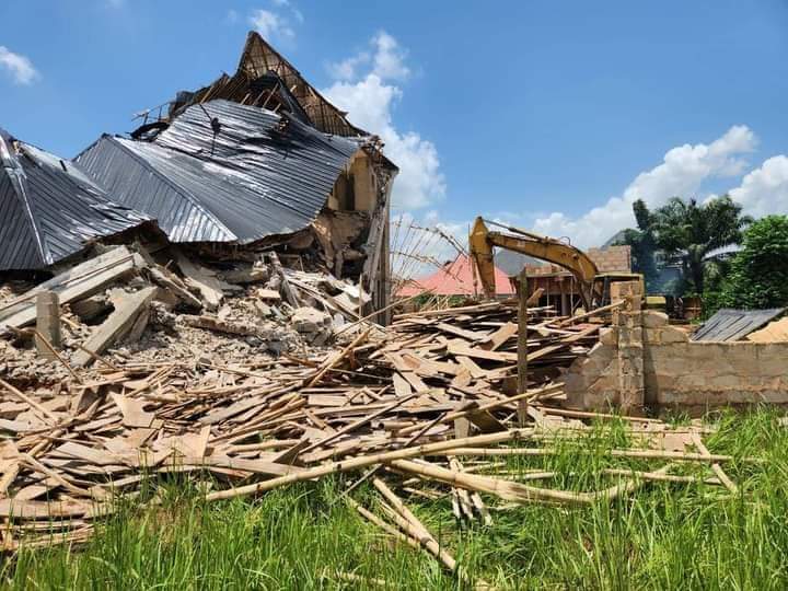 ACTDA Demolishes Illegal Structure On  Property Belonging To Awka Catholic Diocese At Isuaniocha, Awka North Council Area