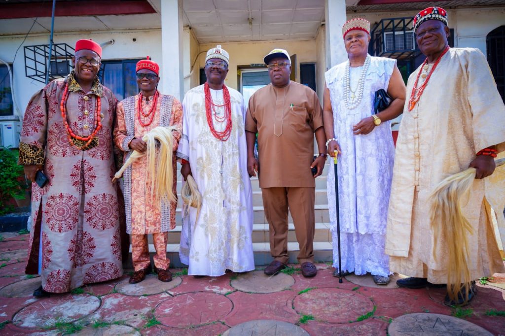 Anambra Central Traditional Rulers  Donate N2m  To Support  State Govt Security Initiative, Assist Flood Victims