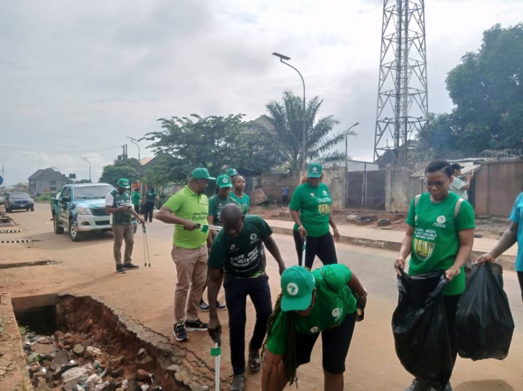 Anambra Environment Ministry Holds Sensitisation Exercise On All Anambra Community Plastic Pick Up Challenge