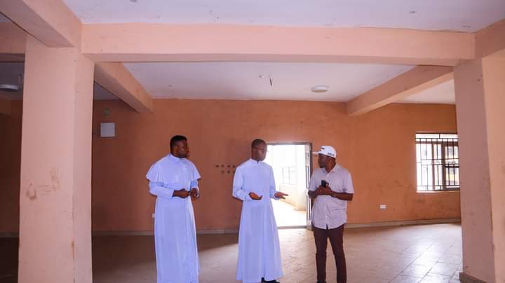 Flooding : Anambra East Council  TC Chairman Inspects Holding Centres, Commends State Govt