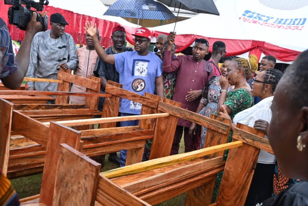 Migrant Farmers Primary School Neni Receives Set Of Desks From Anaocha Council TC Chairman