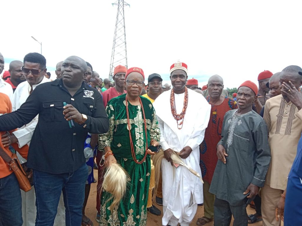 Aguleri-Otu Communities Protest Illegal Dredging At Odene Agbanabo Bridge By Chinese Firm