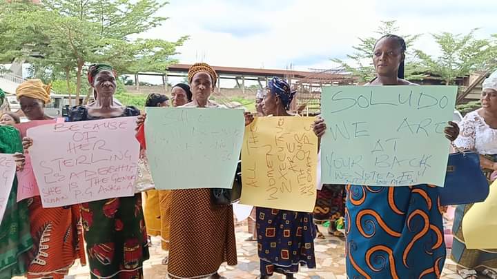 Mgbakwu Women Protest Against Plans To Remove Leader