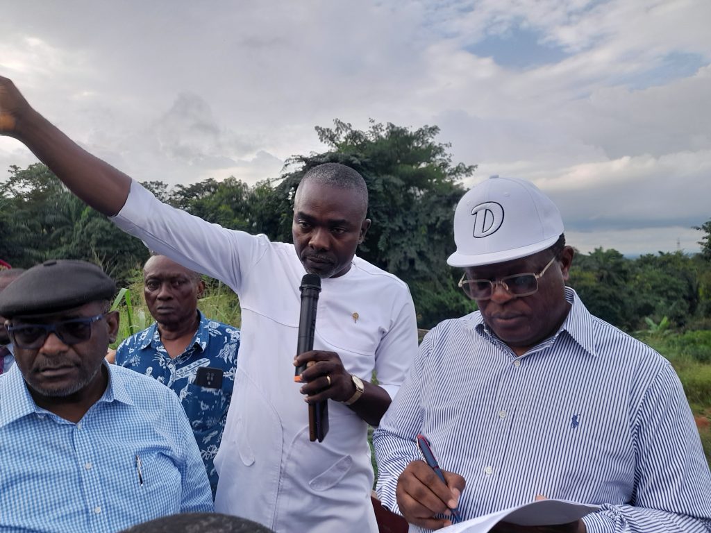 Works Minister, Umahi Gives Contractor One Week To Get Back To Site In Anambra