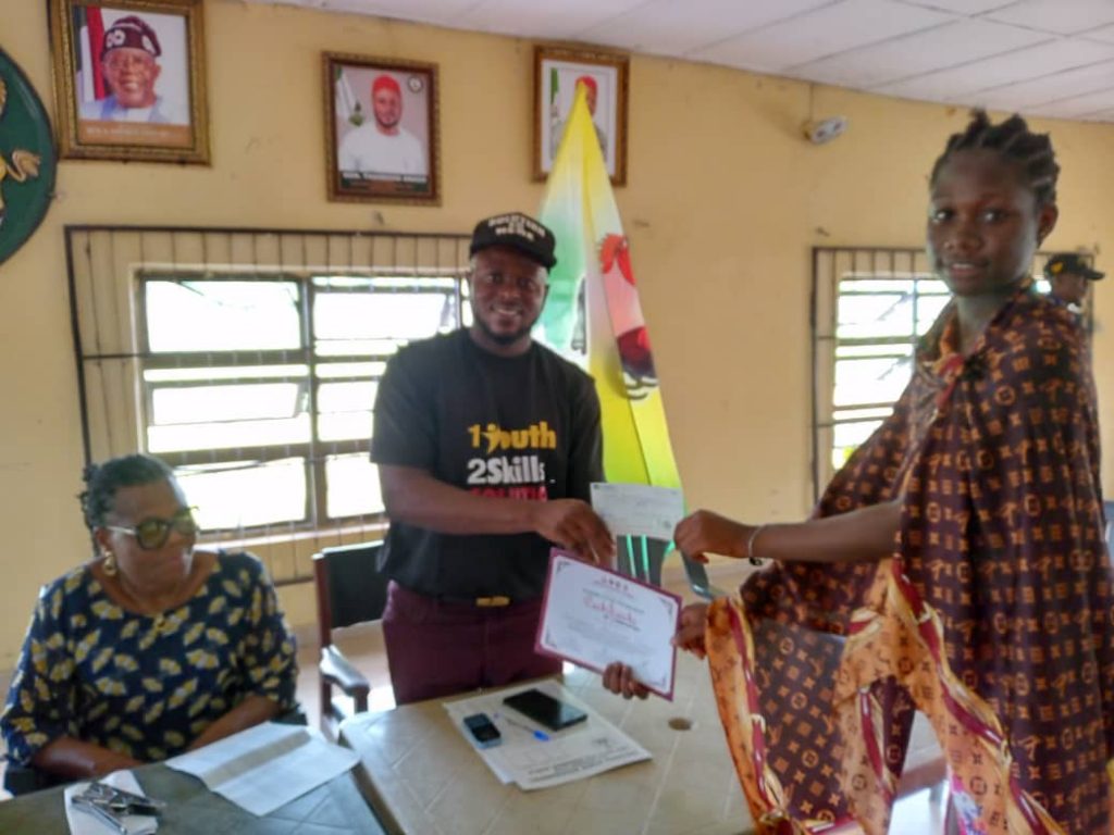 Awka North Council Distributes Cheques To Beneficiaries Of 1Youth, 2Skills Solution Initiative