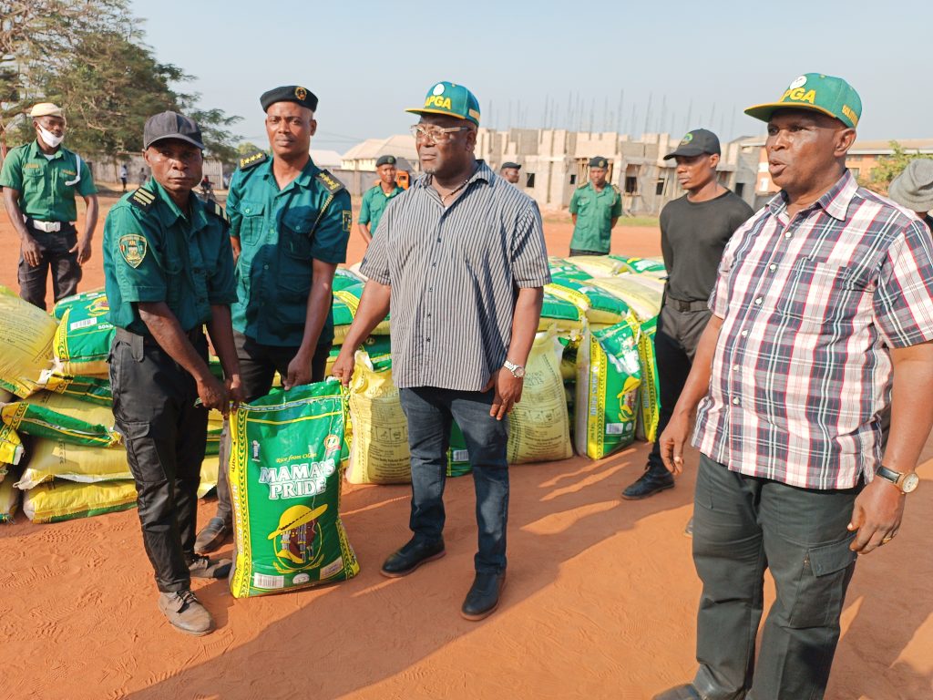 Yuletide : OCHA Brigade Distributes Bags Of Rice To Personnel