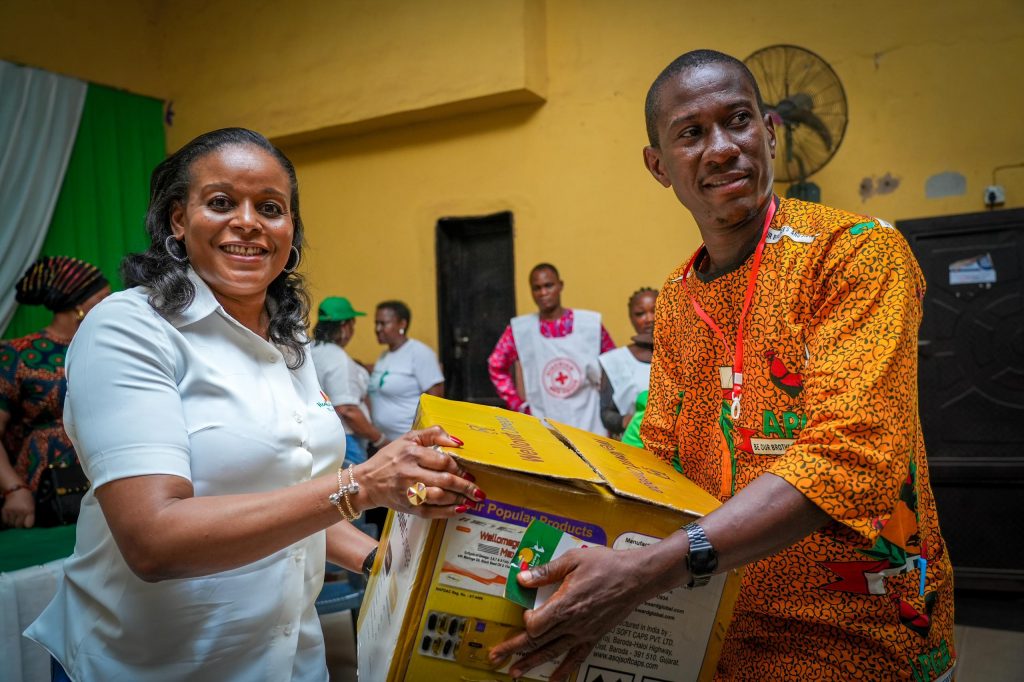 Mrs Soludo Distributes Vitamin Supplements To  Elderly People In Anambra