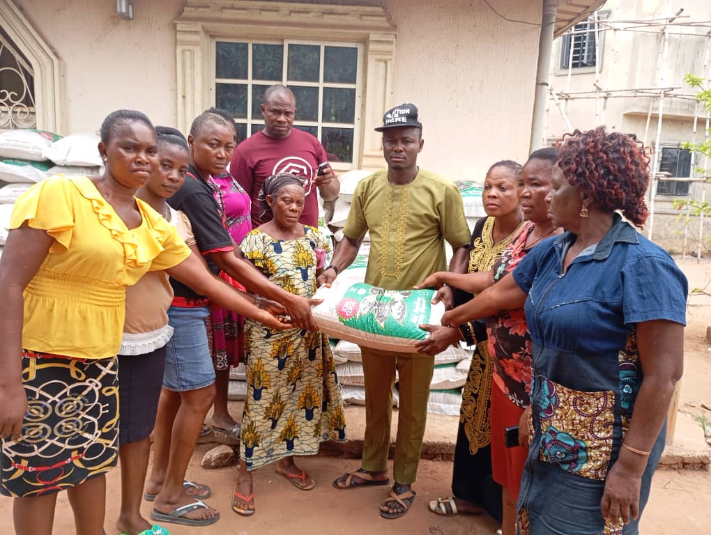 Mgbakwu Community Share 170 Bags Of Rice Donated By Philanthropist Sir Emeka Offor