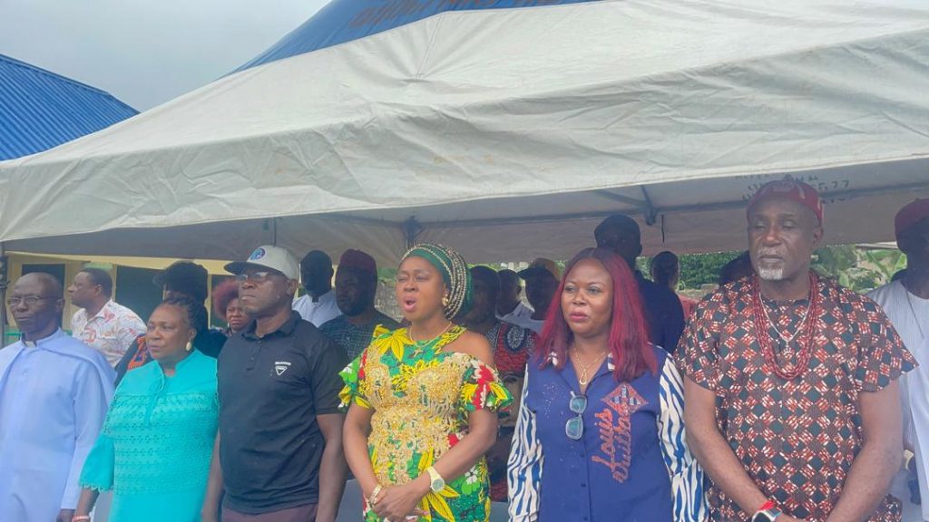 Idemili South TC Chairman Inaugurates  Renovated Classroom Block At Central School Enuogwugwu Ojoto