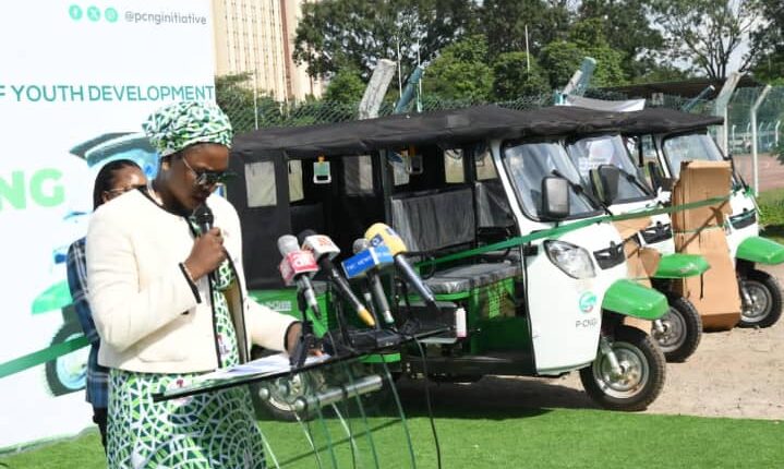 FG Commences Distributions Of CNG Powered Tricycles To Empower Nigerian Youths