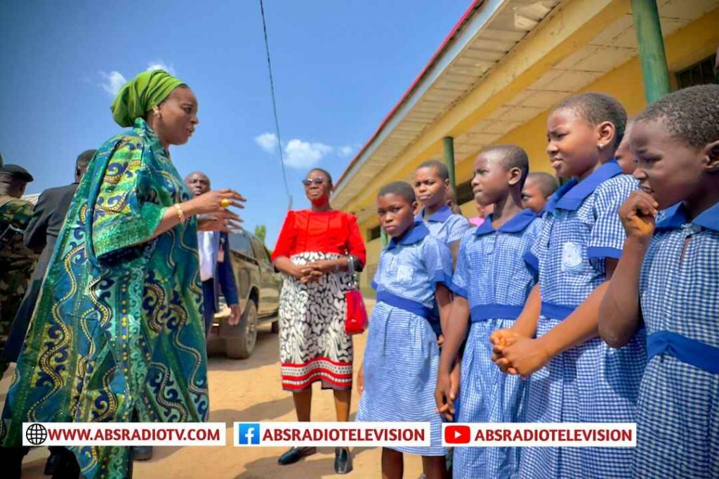 Anambra Governor’s Wife Visits People Displaced By Flood In Odekpe, Ogbaru LGA