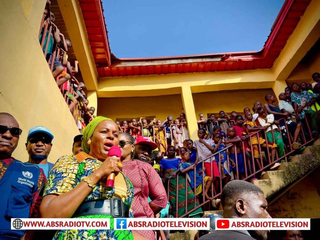 Anambra Governor’s Wife Visits People Displaced By Flood In Umuoba Anam