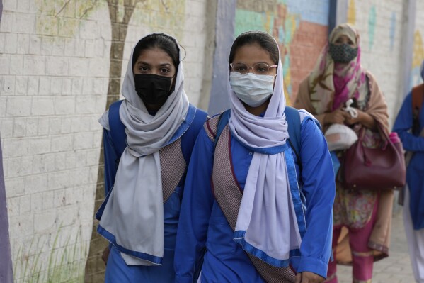 Pollution: Pakistan To Close Primary Schools For One Week