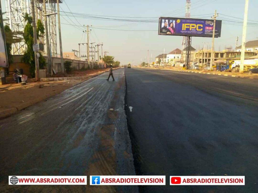 Re-Laying Of Asphalt Commences On Ekwueme Square – New Government House Road, Awka