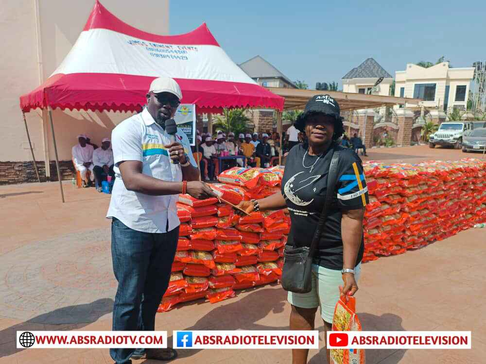 Yuletide: Anambra State Assembly, Deputy Speaker Okoye Gives Succour To Constituents