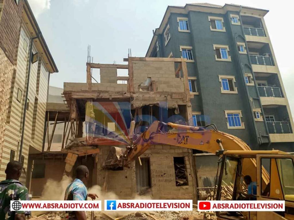 Anambra State Physical Planning Board Demolishes Illegal Structures  On Waterways In Enekwasumpu